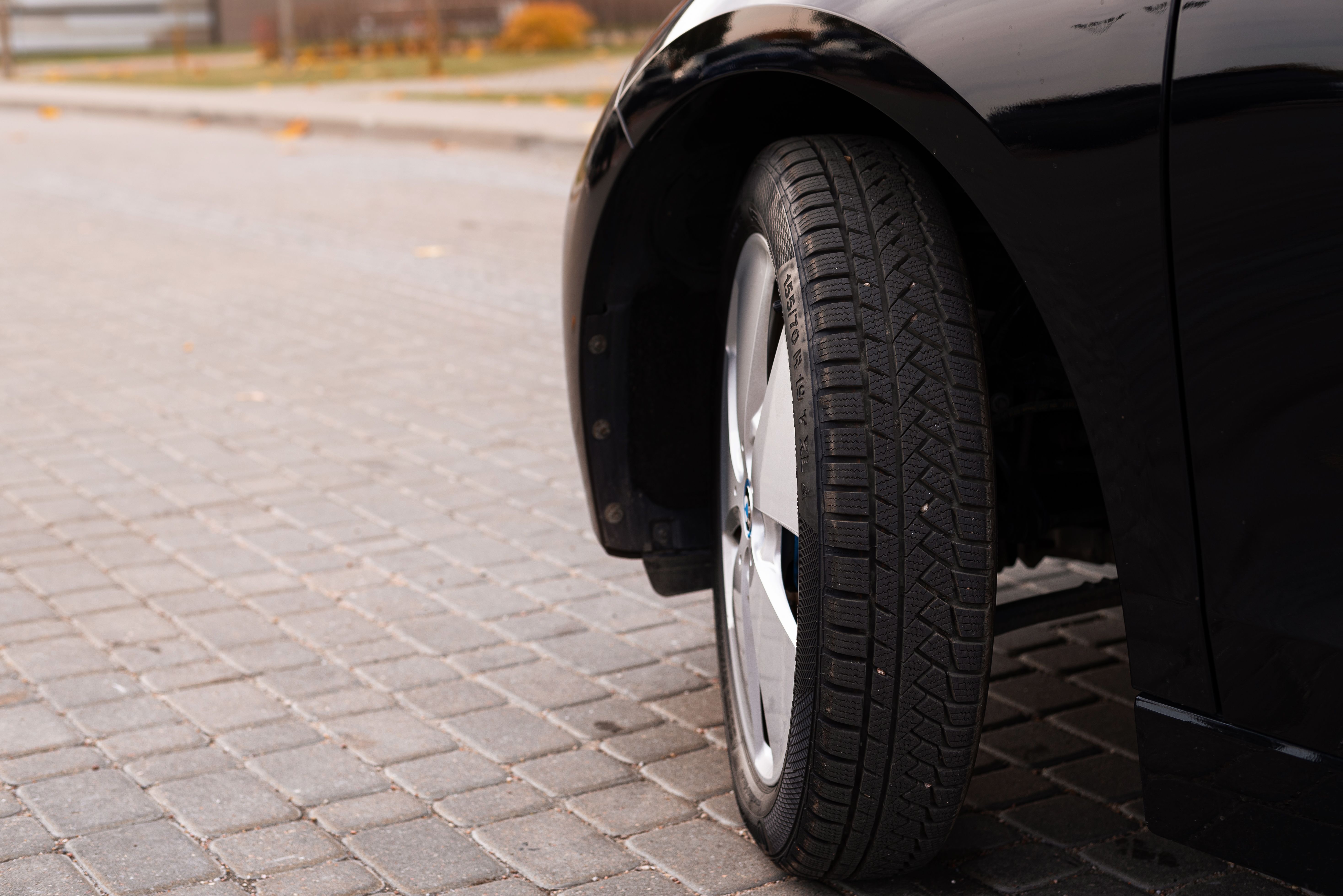 How to safely change a flat tire using a vehicle jack and spare tire